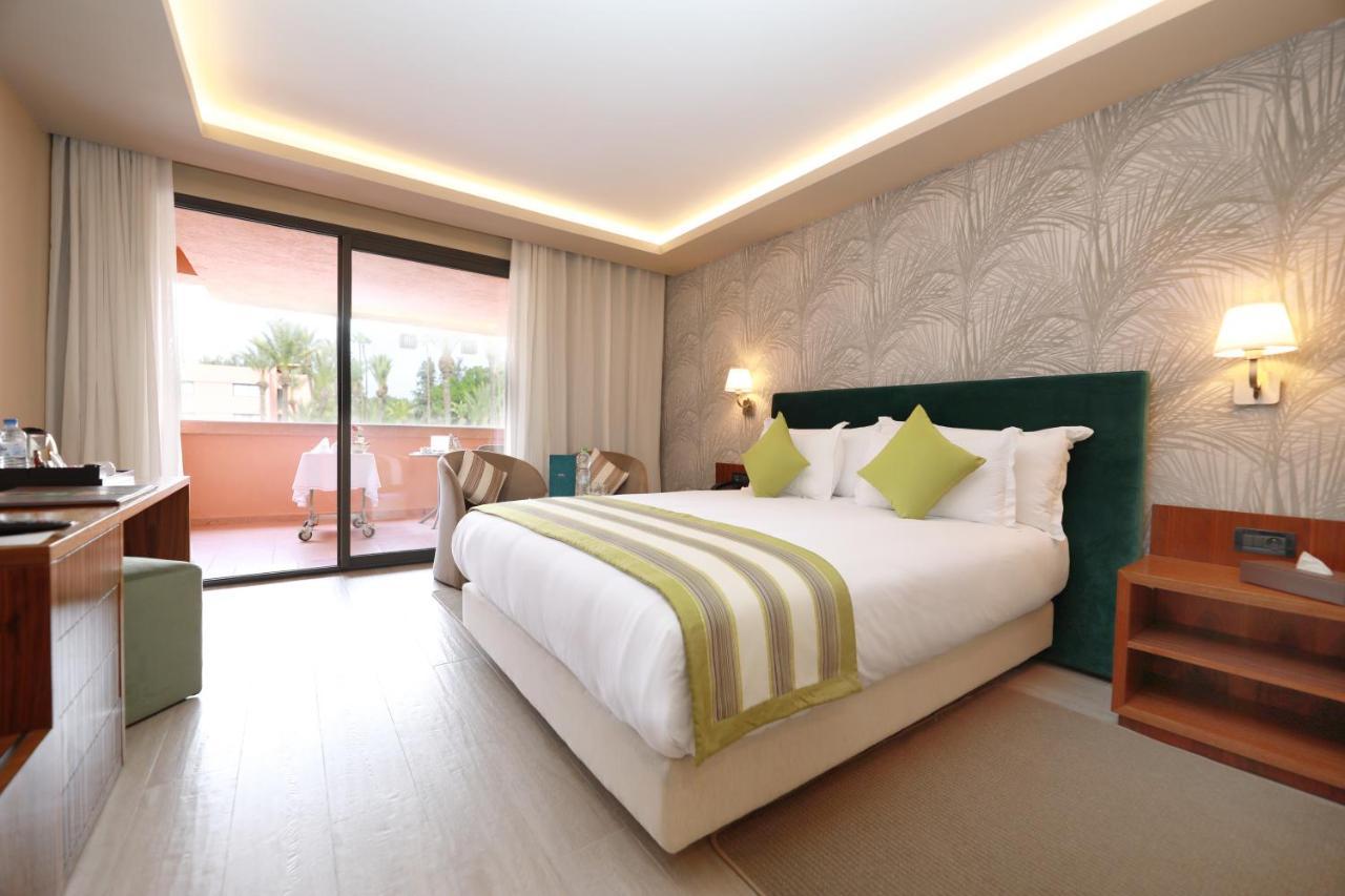 Habitación Doble Premium con balcón y vistas a la piscina