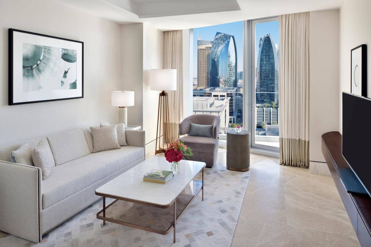 Suite Ejecutiva Sky View - Acceso exclusivo a la piscina infinita en la planta 54.