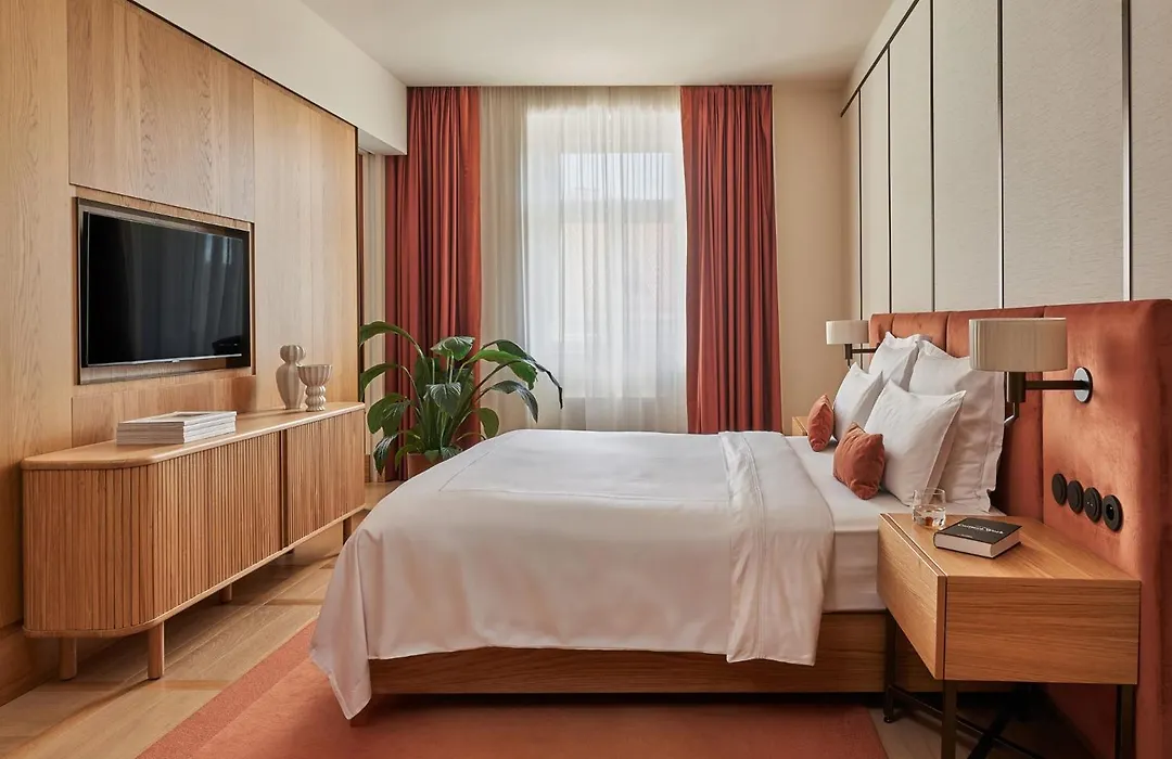 The Julius Prague-1