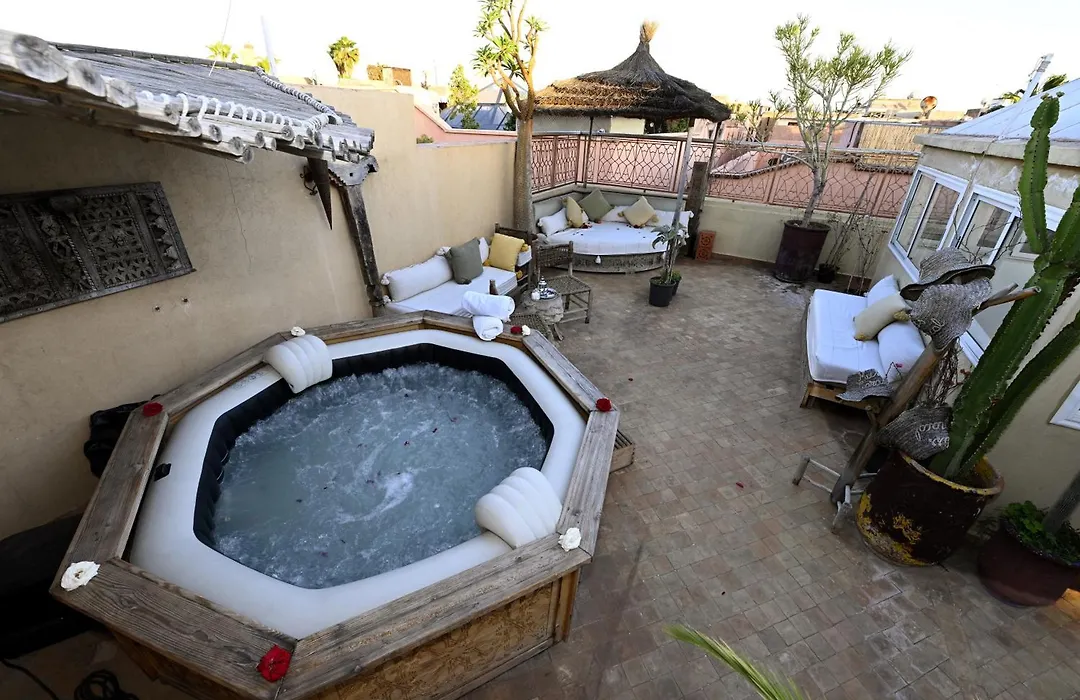 Riad Miss Caracal Jacuzzi & Rooftop-1