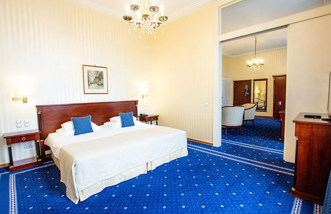 Hotel Ambassador-1