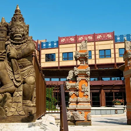 Disney Explorers Lodge-3