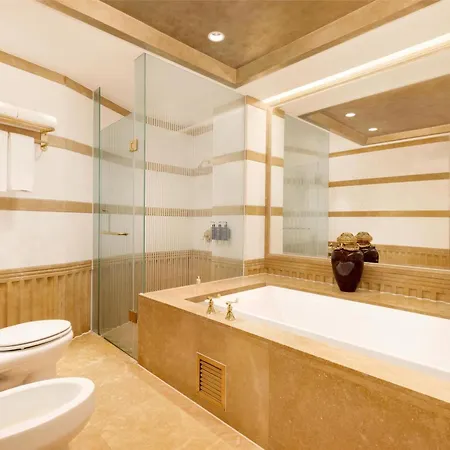 Radisson Blu Hotel Shanghai New World-3