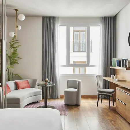 Hyatt Centric Gran Via Madrid-3