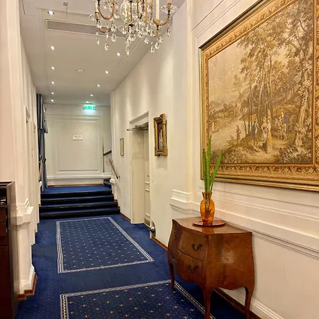 Hotel Ambassador-3