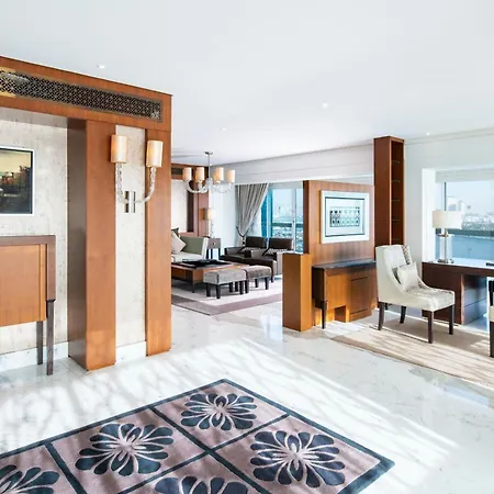 Sheraton Dubai Creek Hotel & Towers-3