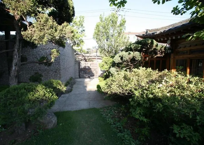 Bonum 1957 Hanok And Boutique Seúl