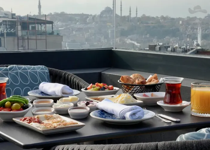 Adahan Decamondo Pera, Autograph Collection Estambul